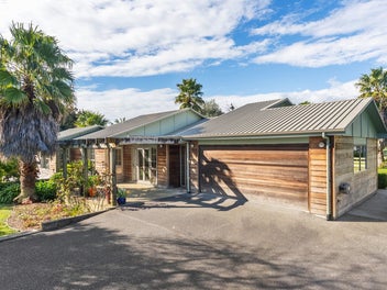 COUNTRY MAGIC - CLOSE TO TOWN!