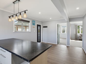 Terrific Cul-de-sac Living!