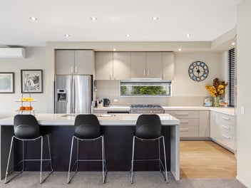 Elevated family living in Harbourside