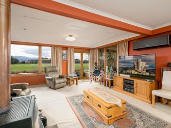 Country lifestyle, close to town