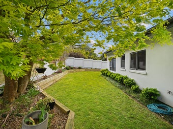Freehold, Ensuite & Private Entertaining!
