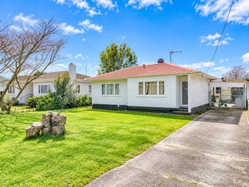 Do-Up Opportunity on 708m² Freehold Land!