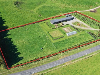 Versatile lifestyle property on 1.3ha