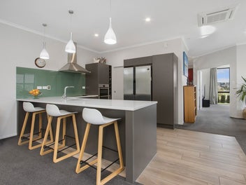 Spacious High Spec and Sunny