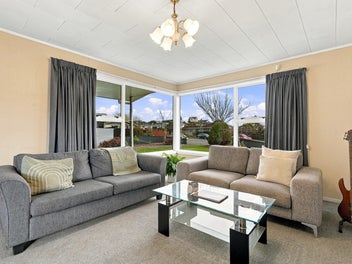 Space, Sunshine & Family Living in Tawhero