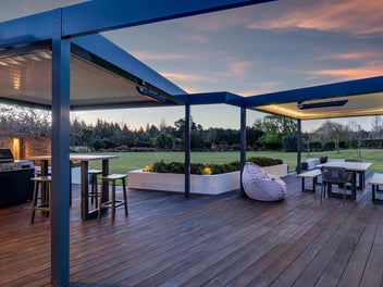 A country estate with city-side convenience