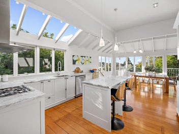 Private Villa on Newmarket's Doorstep