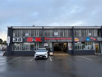 Image 1 of 6