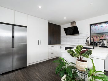 * UNDER OFFER * First Home. First Class. Downsize,
