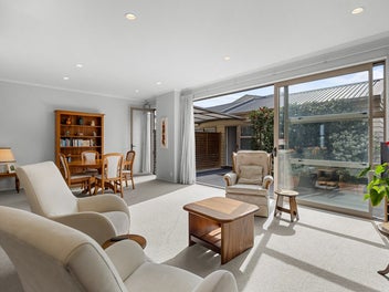 Sunlit Spaces, Sophisticated Family Living