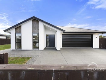 Executive Living with Style, Space & Sun
