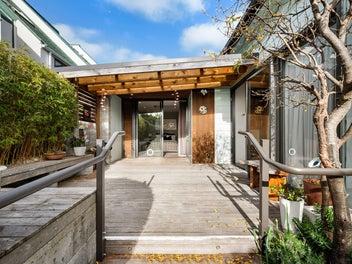 Location, Sun, Parking-Mt Victoria's Rare Trifecta