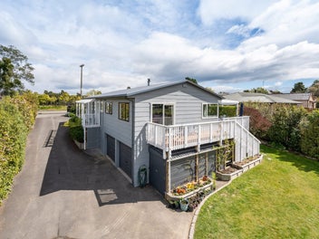Relaxed Coastal Living in Mapua