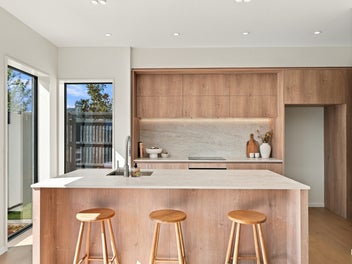 Exceptionally Private Contemporary Living