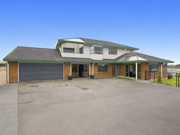 BIG FAMILY HOME. BIG VIEWS. EASY LIVING.