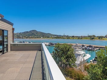 Coastal Luxury - Vast & Modern