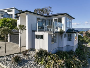 Modern Family - Harbour Views