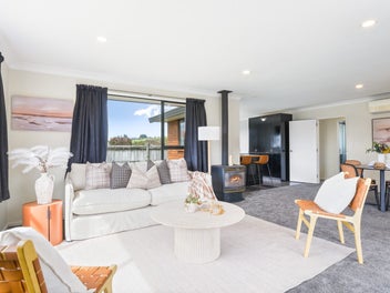 Home Sweet Home in Pukehangi