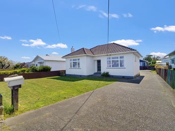 Sun-soaked, stress-free living on Puriri Street