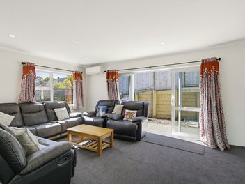 Modern & Low Maintenance with Freehold Title