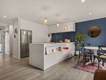 Mountain Views, Sun, Solar and Lifestyle Appeal