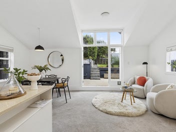 Charming Brooklyn Village Living – Sun, location