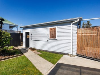 TEAM LEWIS - LOCK-UP & LEAVE PROPERTY + STUDIO