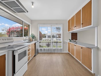 Space Flexibility & Ultimate Location in Russley!