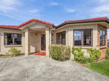 RARE SINGLE-LEVEL BRICK & TILE!