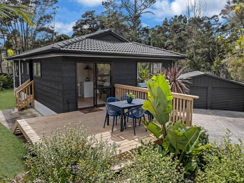 A Slice of Tropical Paradise. Renovated and ready!