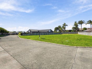 Last Section in Development - 804m2 in Patumahoe!