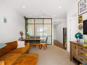 DEADLINE SALE | PRICE GUIDE $650,000