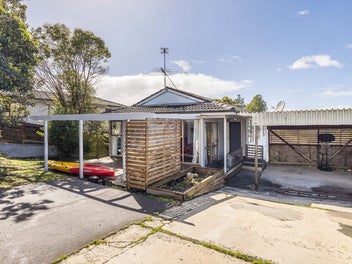 HOME & INCOME - Freestanding & Freehold
