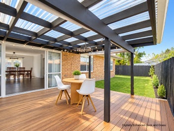 Brick & Tile Beauty — Single-Level & Freehold!