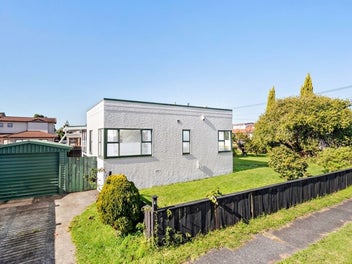 Corner-Site Charm with Double-Glazed Comfort