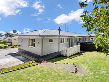 Solid & Freehold In Kamo West