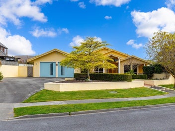 Vendors relocating, spacious home, prime location