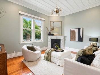 Character Villa in the heart of Devonport