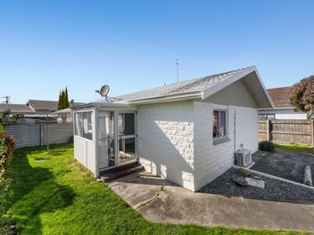 Easy Living Close to Town