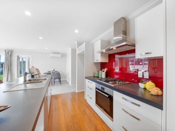 Sun, Space & Serenity in the Heights of Aotea