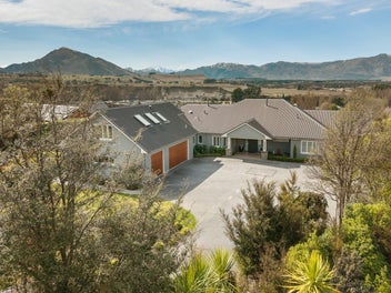 Where Sweeping Views Meet Space and Sanctuary