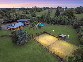 PRIVATE KARAKA ESTATE - SUMMER STARTS HERE