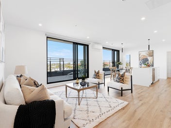 PENTHOUSE OPPORTUNITY - RECEIVERSHIP SALE