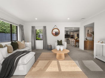 Sun-Soaked Living with Space for the Extras