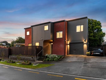 Near New Build with land!!