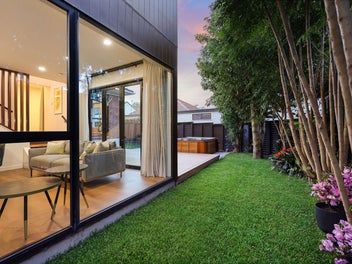 1930s CLASSIC TO ARCHITECTURAL SANCTUARY