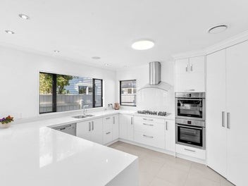 Beautiful. Is this the best house in Waterloo?