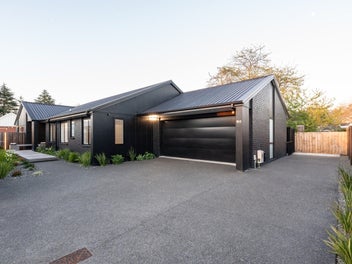 Private, modern escape - established locality!