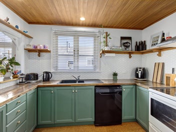 Rose Cottage - 53 Miro Street, Trentham.