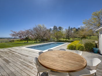 'Middlewood' - country ease, village convenience